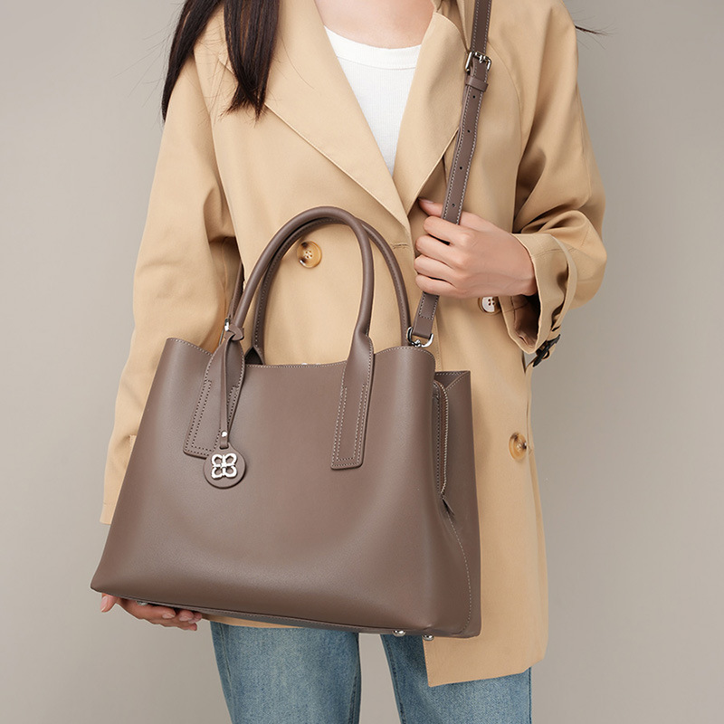Женская черная сумка-тоут из н – обзор и цена Structured Handbag Top Handle